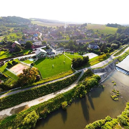 Restaurace A Penzion Kamenec Jilešovice Εξωτερικό φωτογραφία