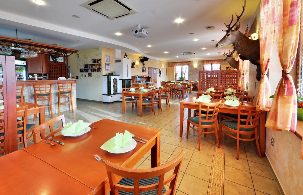 Restaurace A Penzion Kamenec Jilešovice Εξωτερικό φωτογραφία