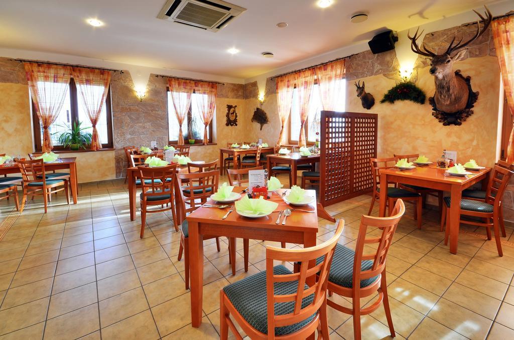 Restaurace A Penzion Kamenec Jilešovice Εξωτερικό φωτογραφία