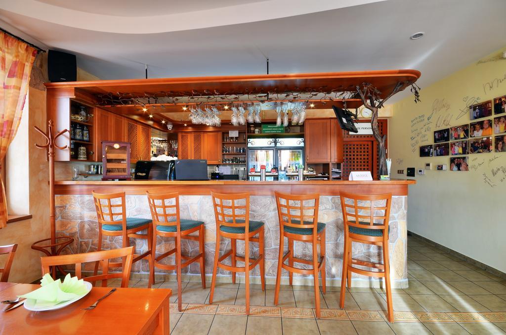 Restaurace A Penzion Kamenec Jilešovice Εξωτερικό φωτογραφία